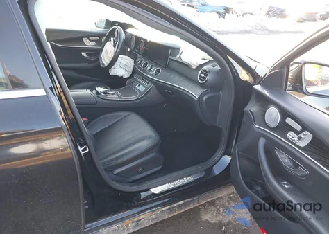 2019 Mercedes-Benz E 300 4Matic z USA, uszkodzony, nr VIN WDDZF4KB4KA508339